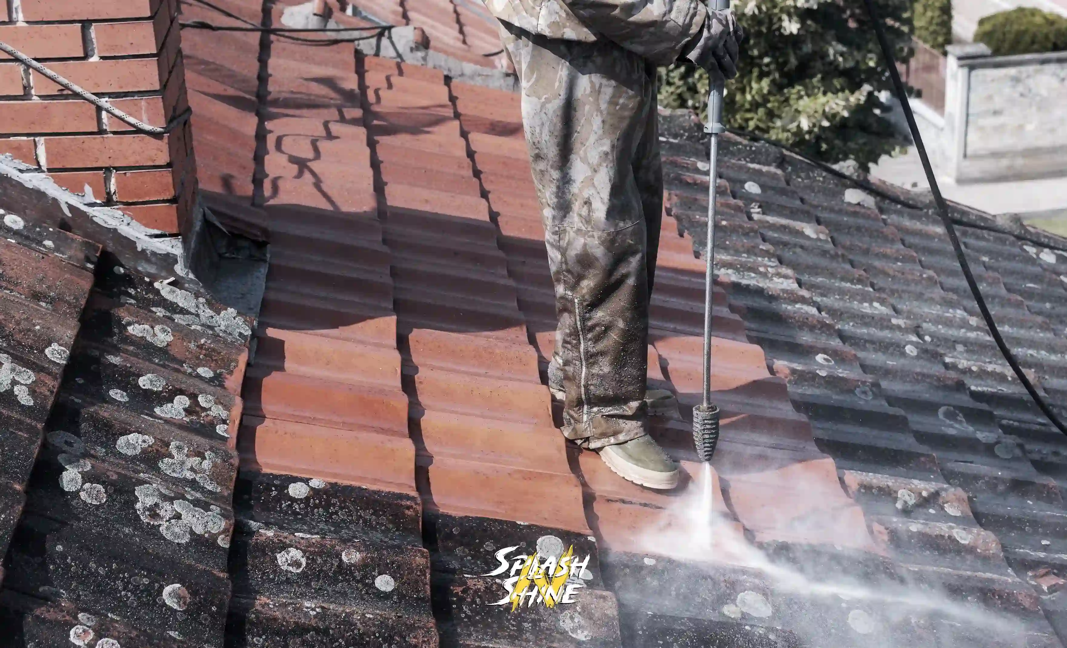 Expert Roof Cleaning Services in Surrey | Remove Moss & Algae service highlight - professional cleaning demonstration by Splash n' Shine