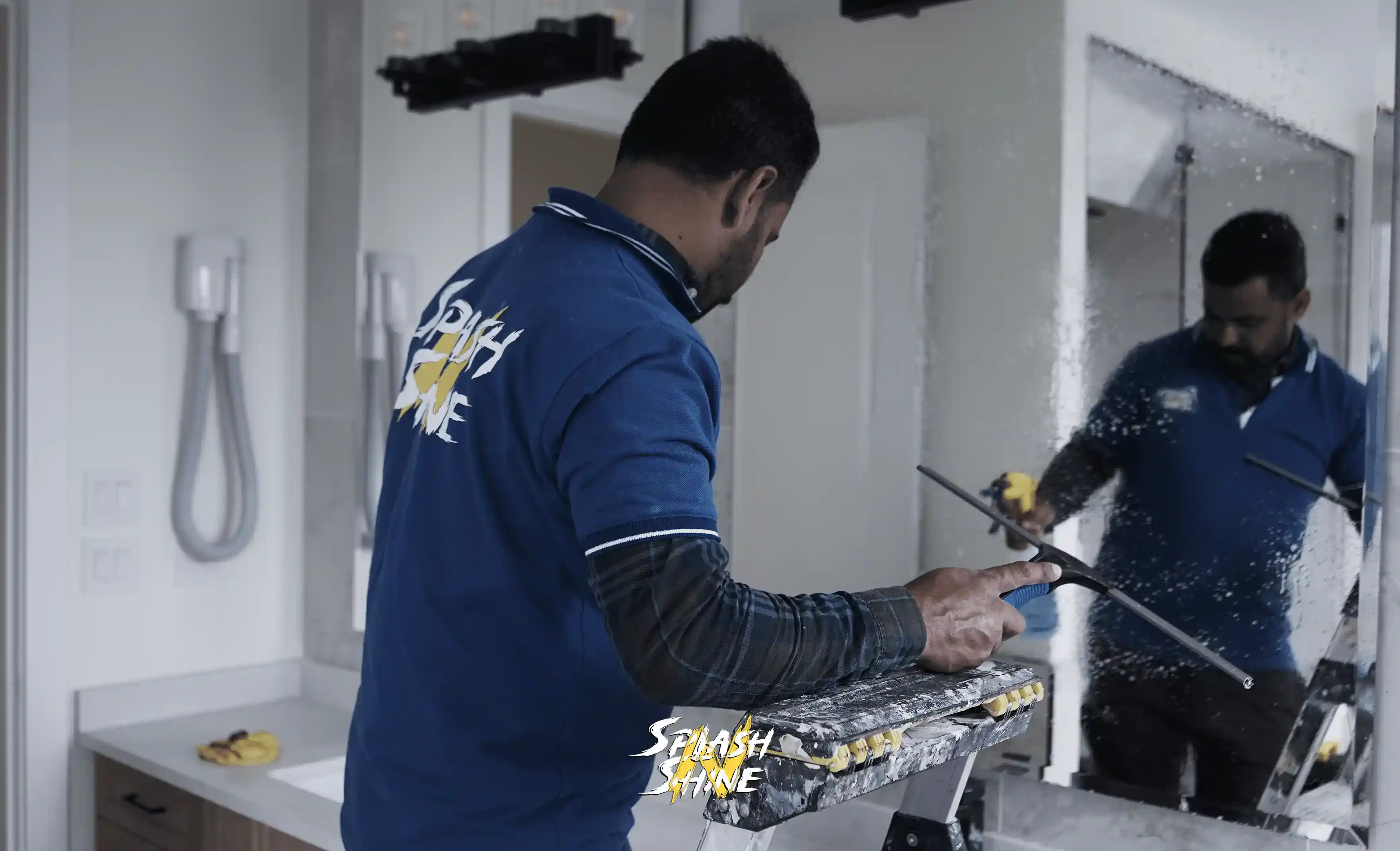 Streak-Free Window Washing Services | Residential & Commercial service highlight - professional cleaning demonstration by Splash n' Shine