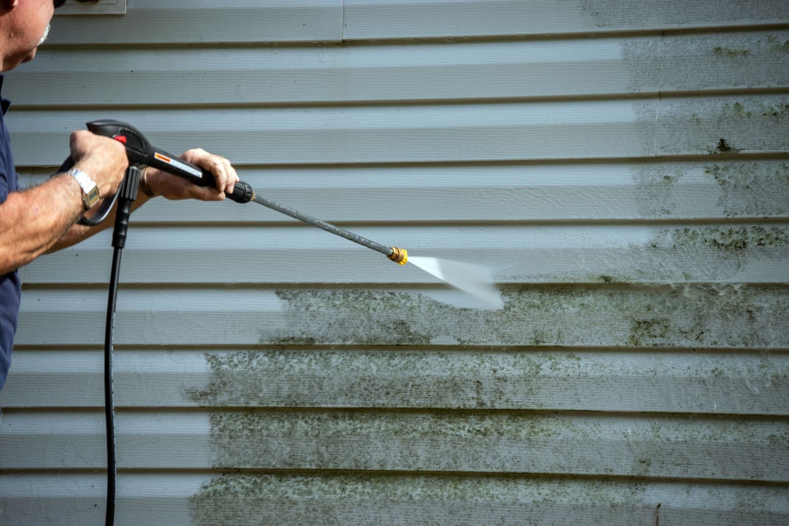 Spraying algae streaks off horizontal siding