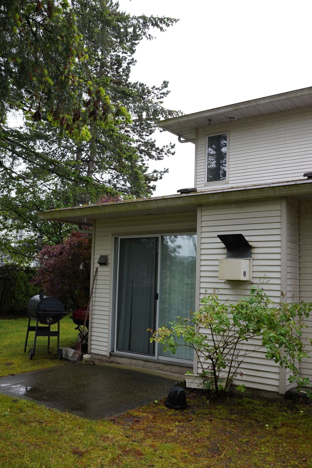 Townhouse patio and sliding door area before cleaning